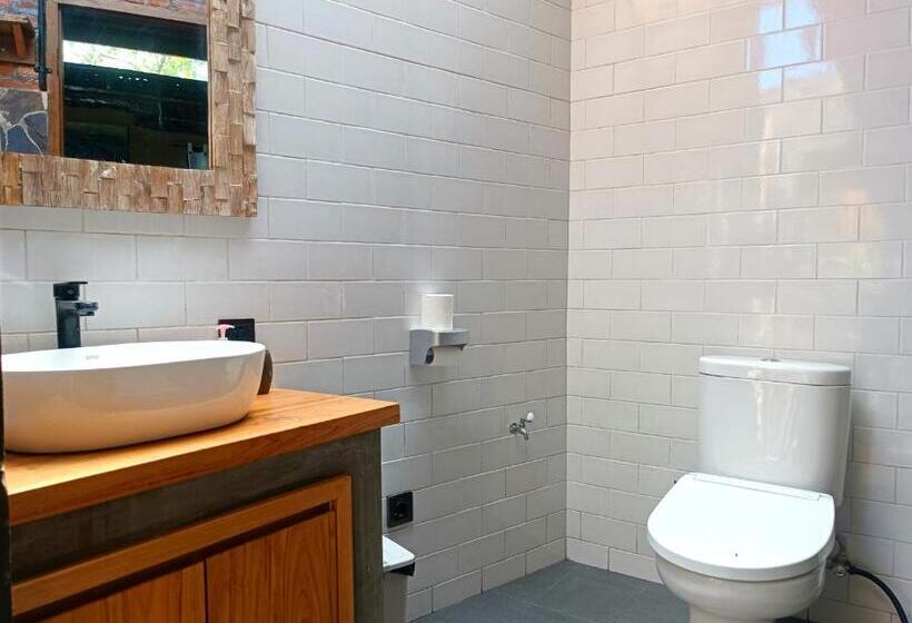 اتاق لوکس با بالکن, Katang   Katang Guest House