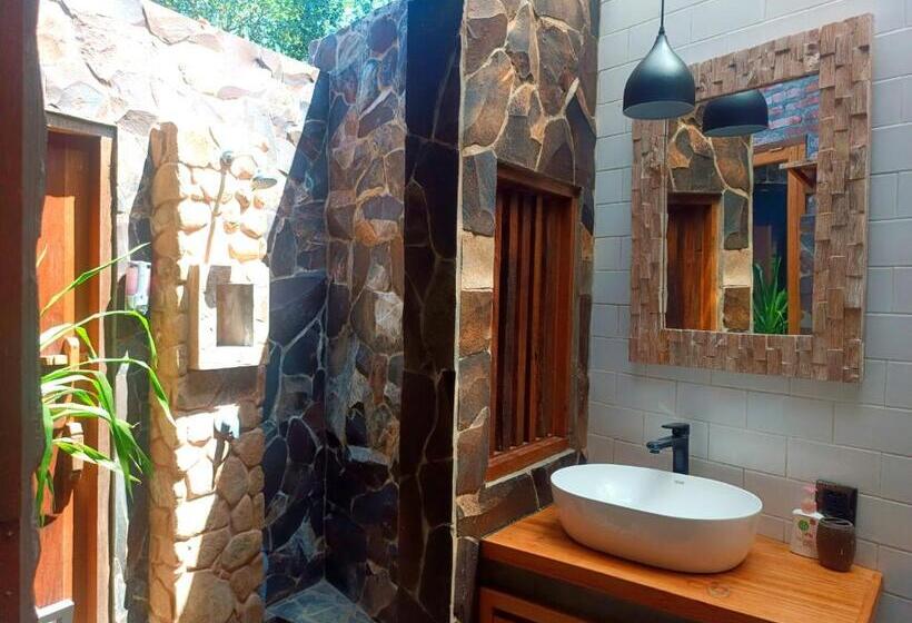 اتاق لوکس با بالکن, Katang   Katang Guest House