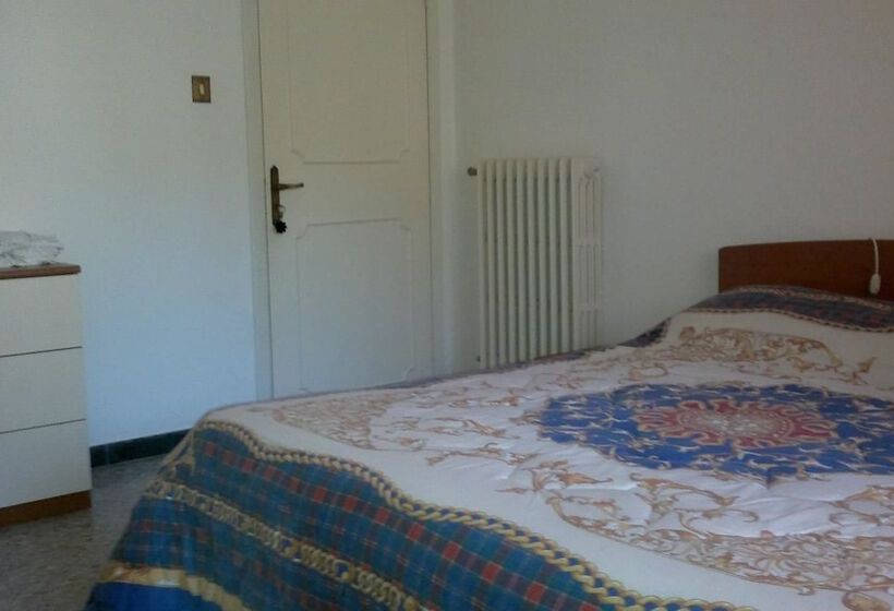 اتاق استاندارد سه تخته با سرویس بهداشتی مشترک, B&b In Centro