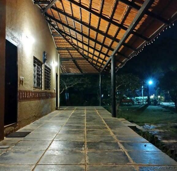 اتاق لوکس, Megh Malhar Agro Tourism