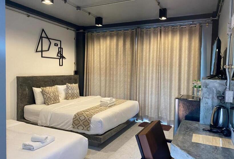 اتاق استاندارد سه تخته با چشم‌انداز استخر, Midtown Sukhothai Resort
