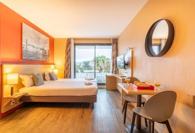 Standard Studio Double Bed, Adagio Marseille Prado Plage Apart