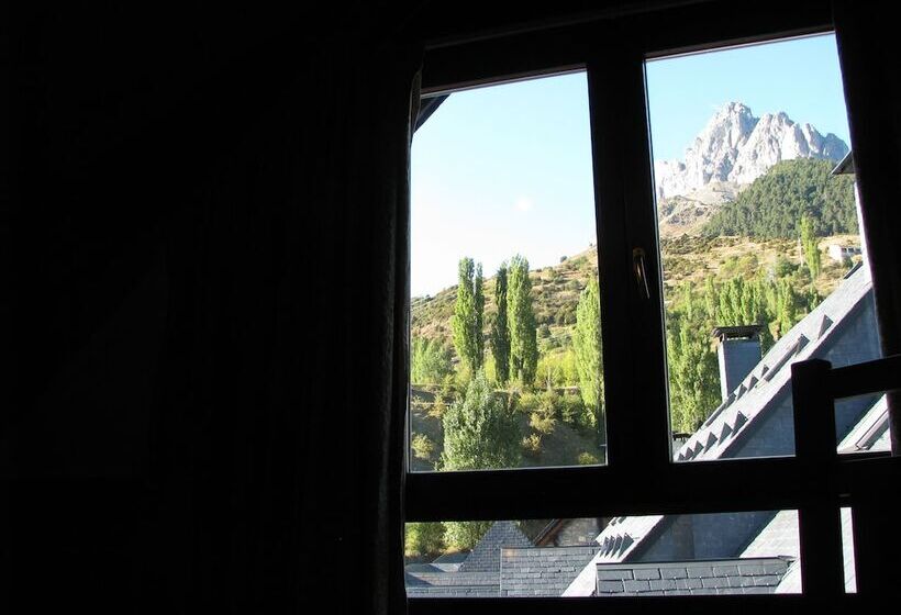 استودیوی استاندارد, Aparthotel Sarrato