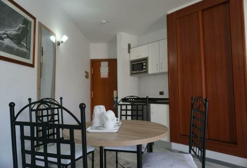 شقة غرفة واحدة, Apartamentos Piramides