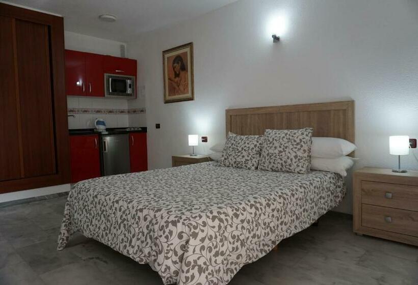 إستوديو قياسى, Apartamentos Piramides