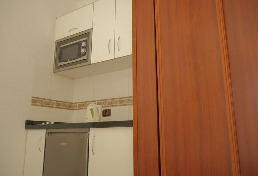 استودیوی استاندارد, Apartamentos Piramides