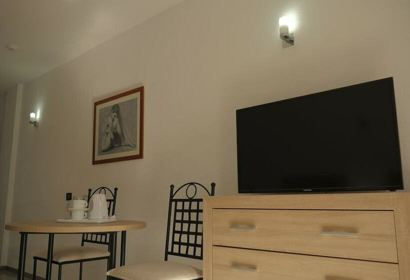 إستوديو قياسى, Apartamentos Piramides