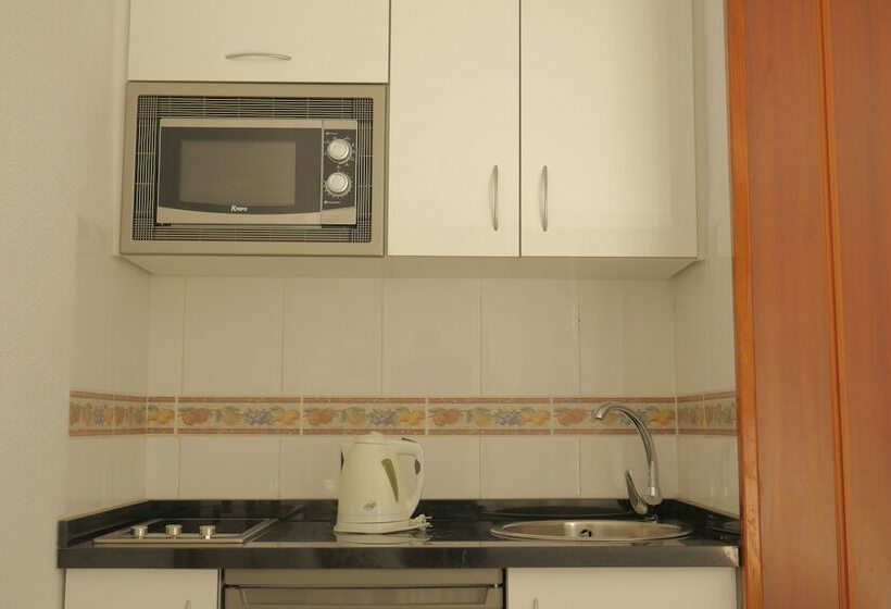 استودیوی استاندارد, Apartamentos Piramides