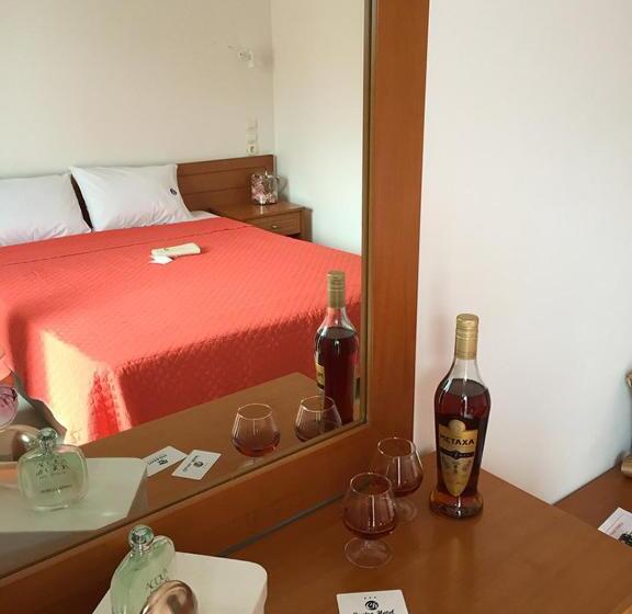 Quarto Triplo Standart, Castro