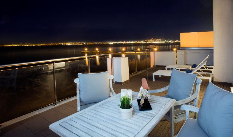 سوییت با چشم‌انداز دریا, Golden Star City Resort