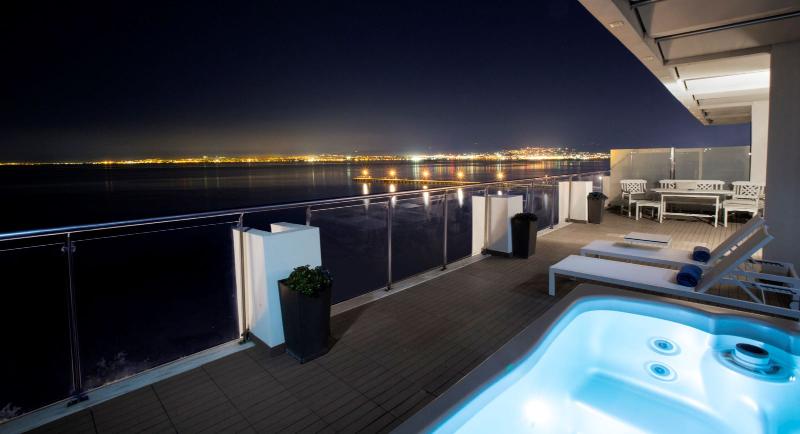سوییت با چشم‌انداز دریا, Golden Star City Resort