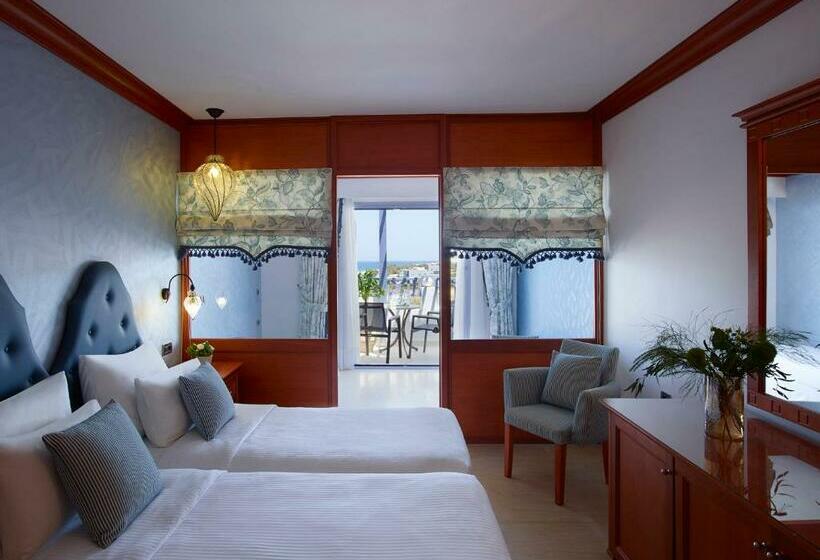 Family Room, Serita Beach