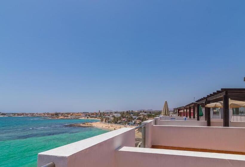 شقة سوبيريور غرفة نوم واحدة مطلّة علي البحر, The Corralejo Beach