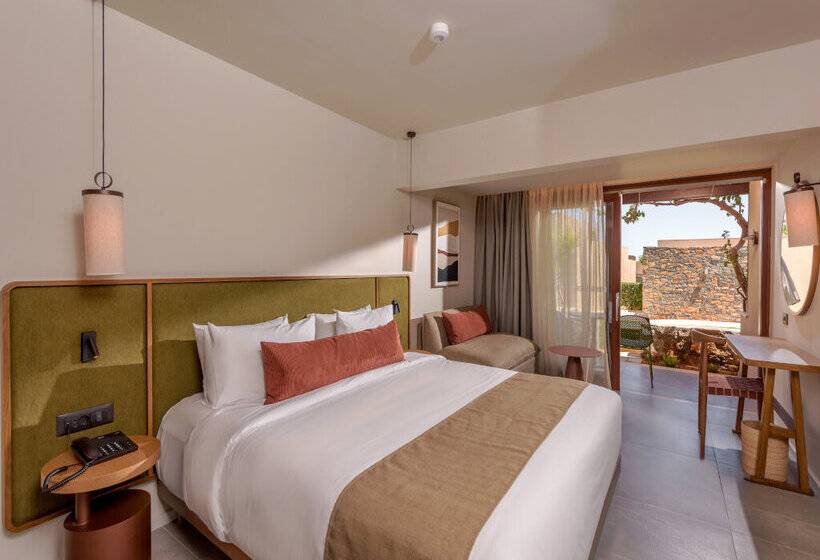 سوئیت جونیور با چشم‌انداز باغ, Blue Sea Beach Affiliated by Melia