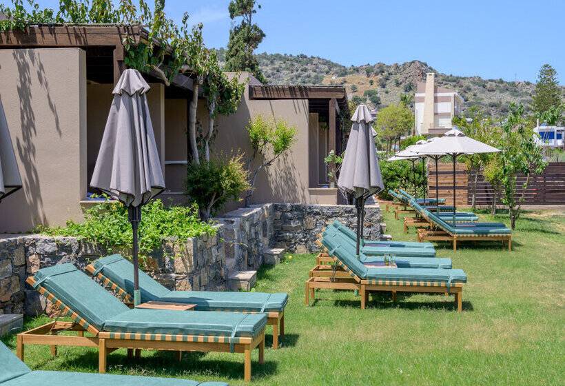 سوئیت جونیور با چشم‌انداز باغ, Blue Sea Beach Affiliated by Melia