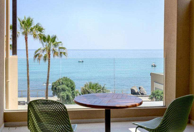 اتاق خانوادگی با چشم‌انداز دریا, Blue Sea Beach Affiliated by Melia