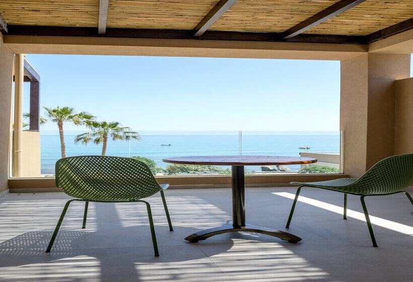 اتاق خانوادگی با چشم‌انداز دریا, Blue Sea Beach Affiliated by Melia