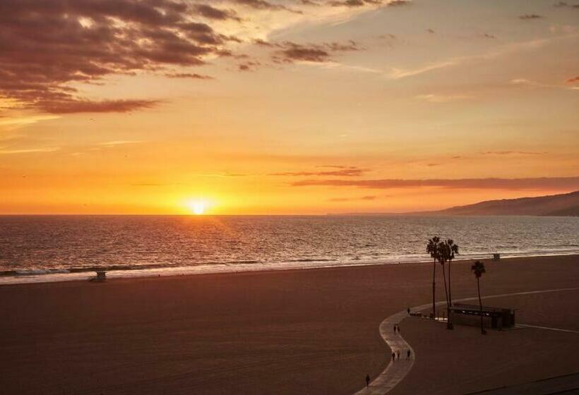 اتاق لوکس با تخت بزرگ, Fairmont Miramar Hotel & Bungalows
