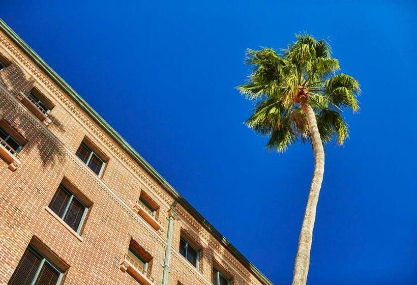 سوئیت با تخت بزرگ, Fairmont Miramar Hotel & Bungalows