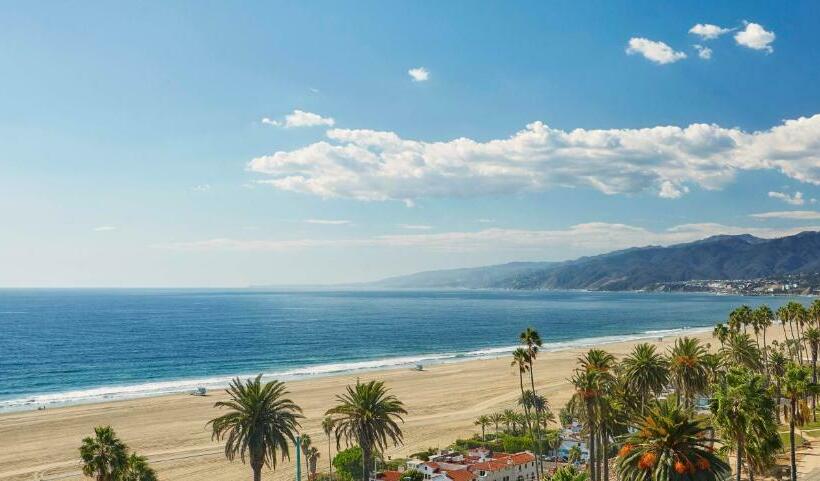 اتاق لوکس با چشم‌انداز دریا, Fairmont Miramar Hotel & Bungalows