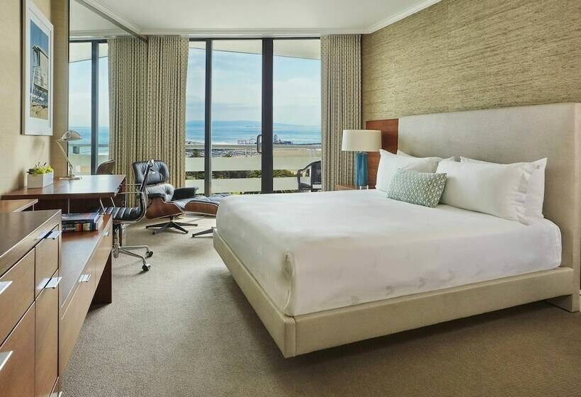 اتاق لوکس با چشم‌انداز دریا, Fairmont Miramar Hotel & Bungalows