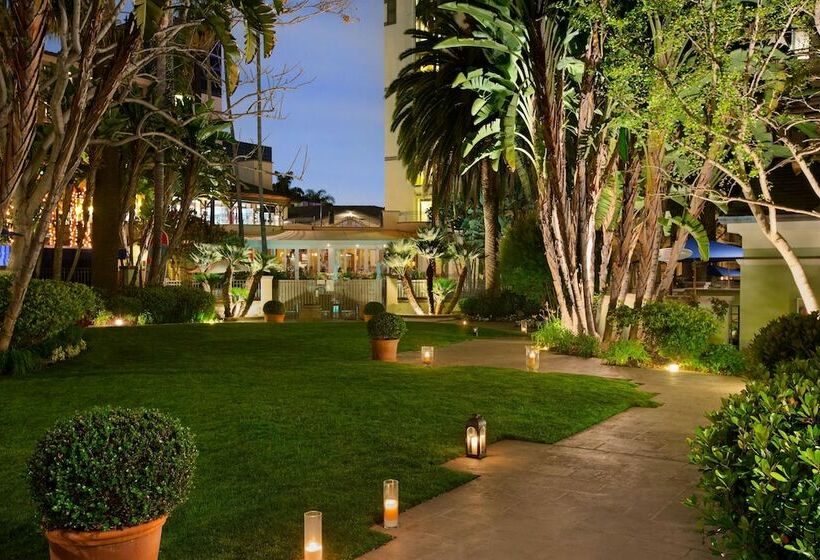 اتاق لوکس با چشم‌انداز دریا, Fairmont Miramar Hotel & Bungalows