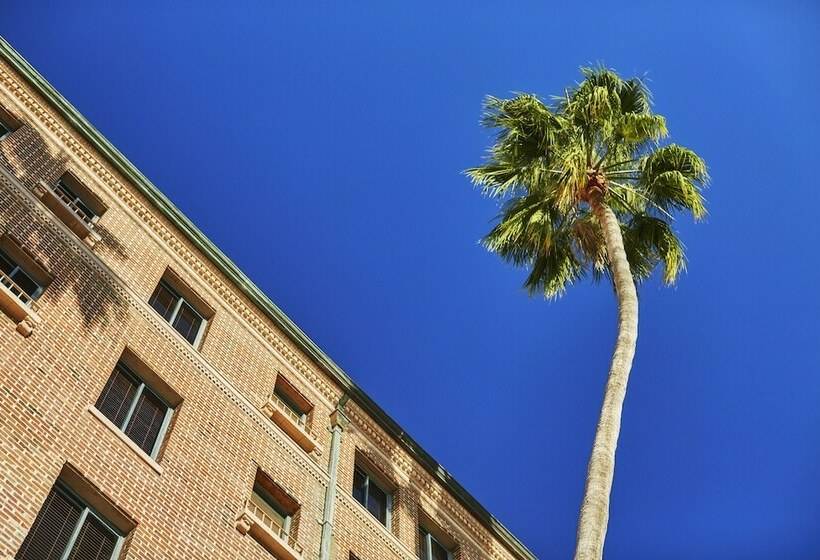 سوییت, Fairmont Miramar Hotel & Bungalows