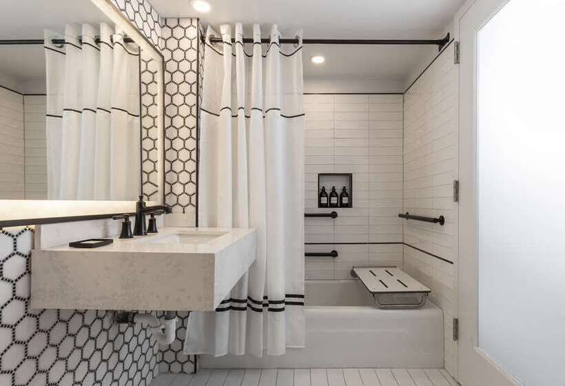 חדר דלוקס, Aka Brickell