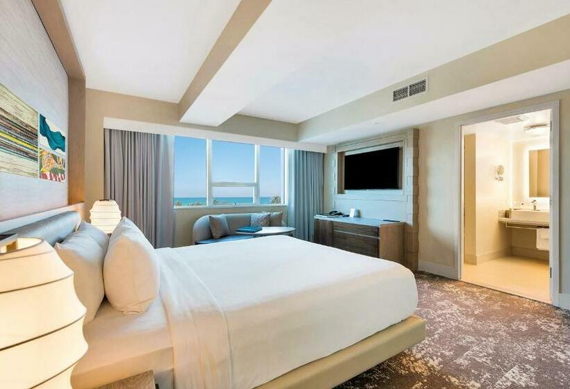 Junior Suite met Kingsize Bed, Eden Roc Miami Beach