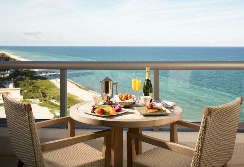 Junior Suite met Kingsize Bed, Eden Roc Miami Beach