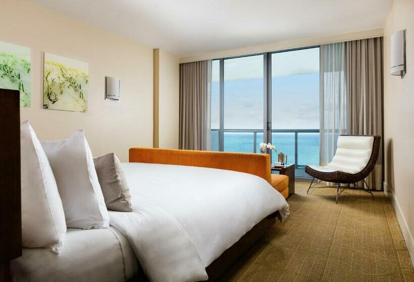 سوئیت جونیور با تخت بزرگ, Eden Roc Miami Beach