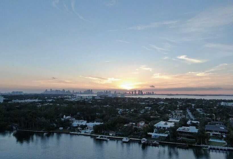 اتاق پرمیوم, Eden Roc Miami Beach