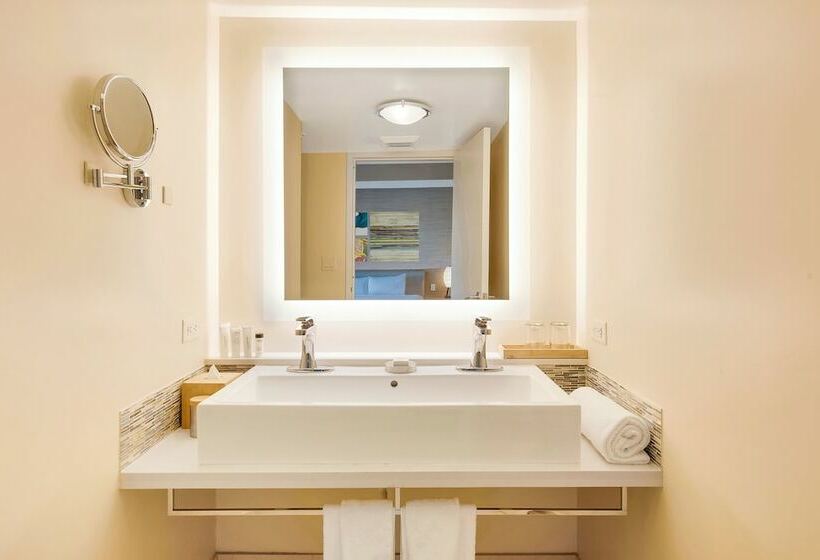 اتاق پرمیوم, Eden Roc Miami Beach