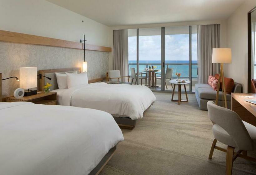 Junior Suite met Uitzicht op Zee, Eden Roc Miami Beach