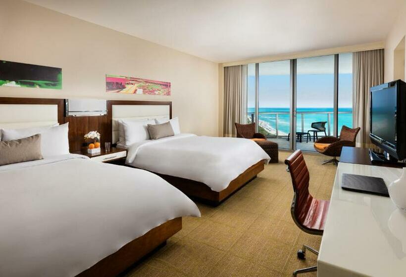سوییت جونیور با چشم‌انداز دریا, Eden Roc Miami Beach