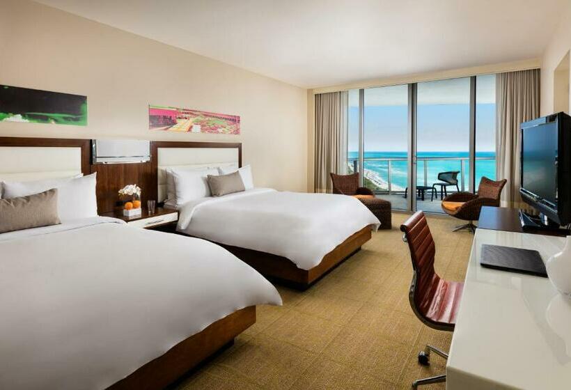 Junior Suite met Uitzicht op Zee, Eden Roc Miami Beach