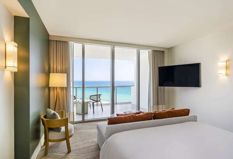 سوییت جونیور با چشم‌انداز دریا, Eden Roc Miami Beach