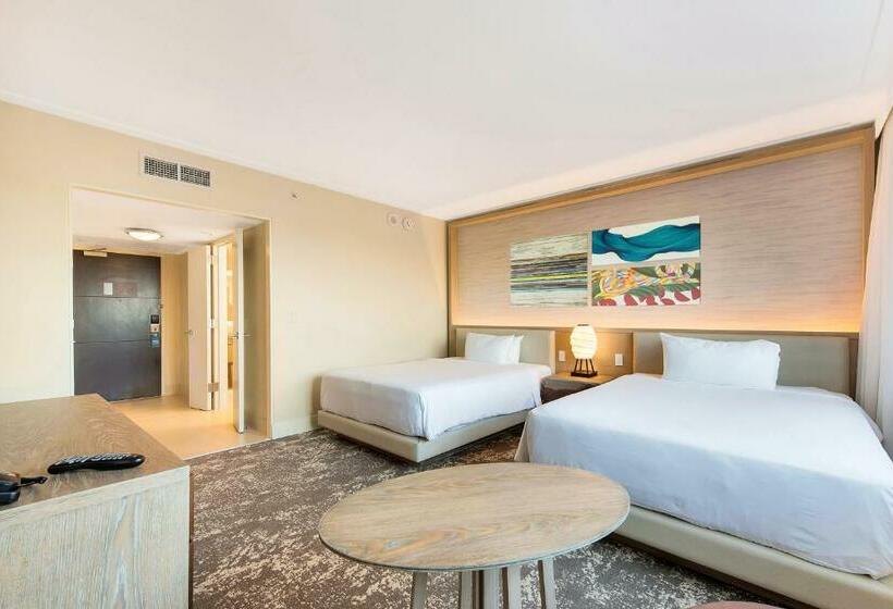 اتاق پرمیوم با چشم‌انداز دریا, Eden Roc Miami Beach