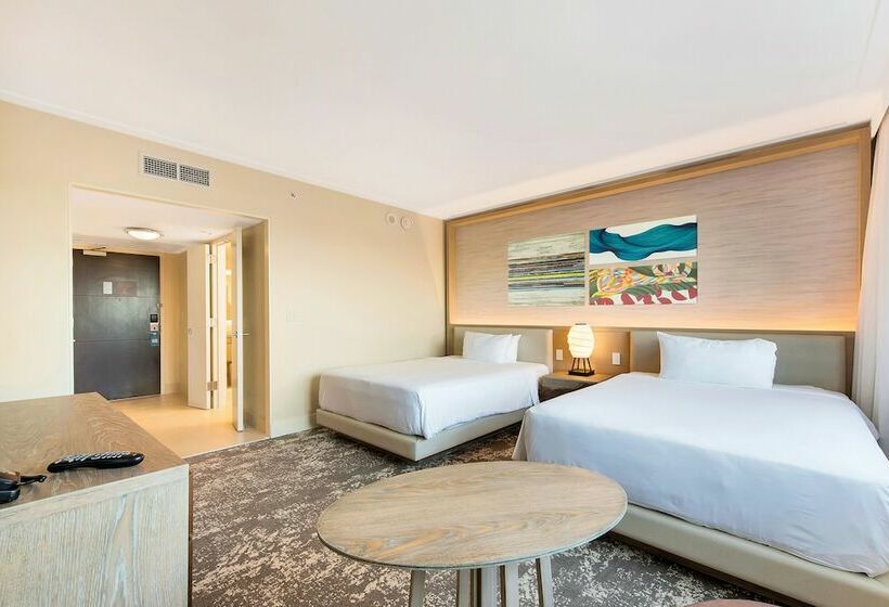 اتاق پرمیوم با چشم‌انداز دریا, Eden Roc Miami Beach