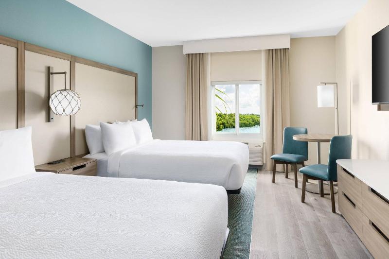 اتاق استاندارد با چشم‌انداز استخر, Fairfield Inn & Suites Marathon Florida Keys