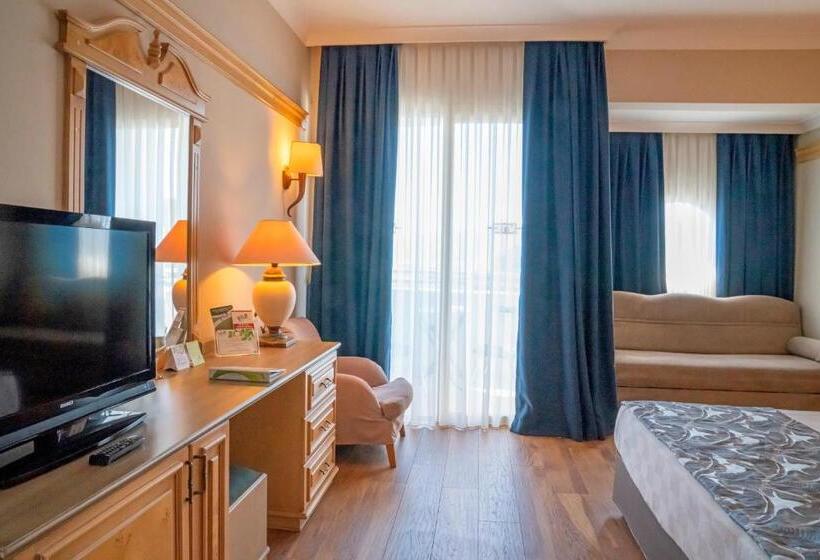 Standard Triple Room, Grand Cettia