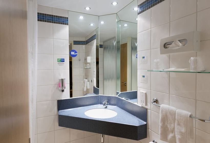 اتاق استاندارد, Holiday Inn Express Portsmouth Gunwharf Quays, An Ihg