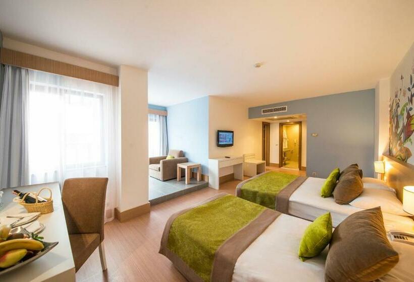 Quarto Triplo Deluxe, Limak Arcadia Golf Resort Belek