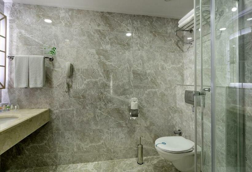 سوییت جونیور, Miracle Resort