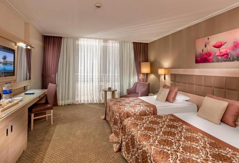 اتاق استاندارد سه نفره, Miracle Resort
