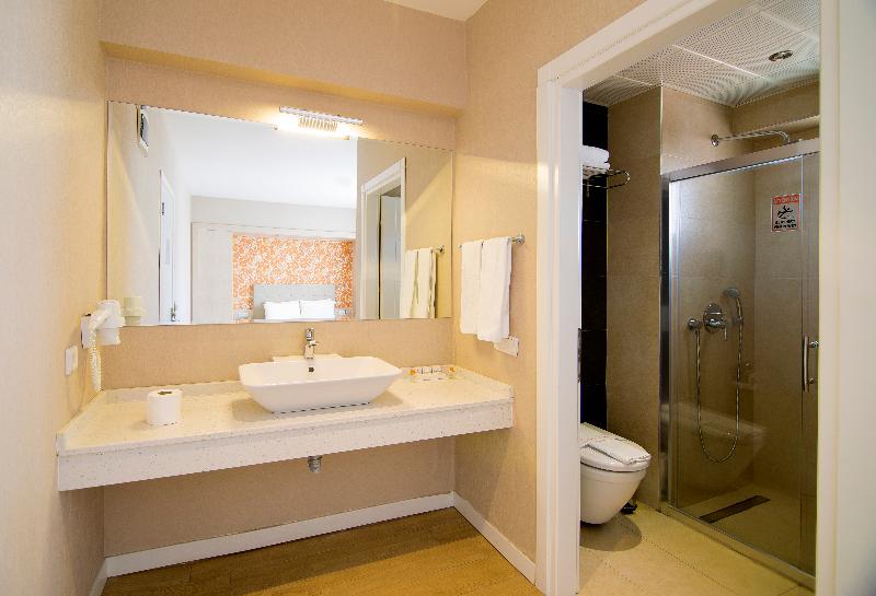 اتاق استاندارد, Mirage World