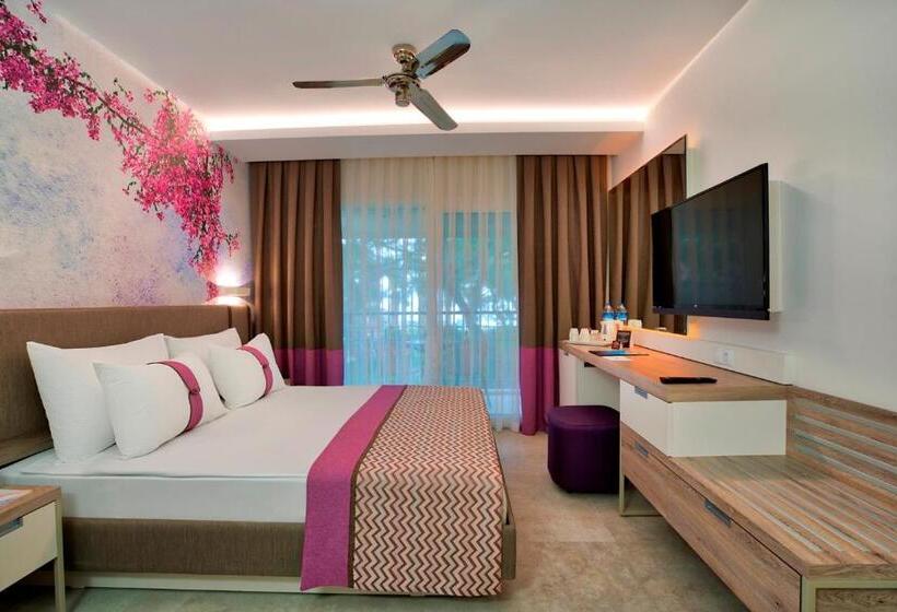 اتاق استاندارد, Pirate S Beach Club