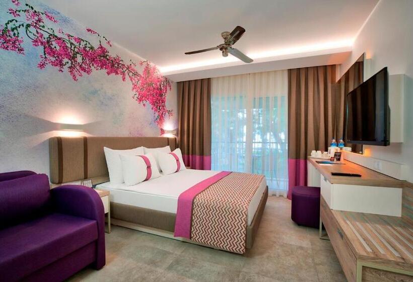 اتاق استاندارد, Pirate S Beach Club