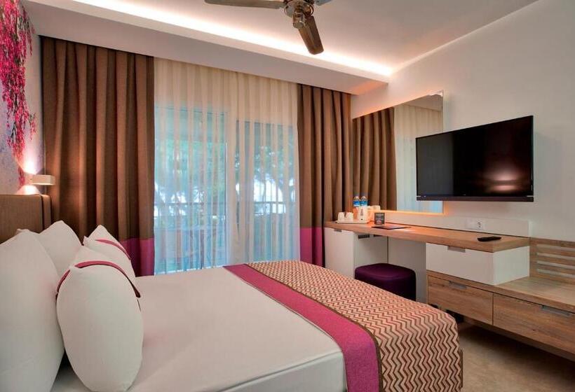 اتاق استاندارد, Pirate S Beach Club