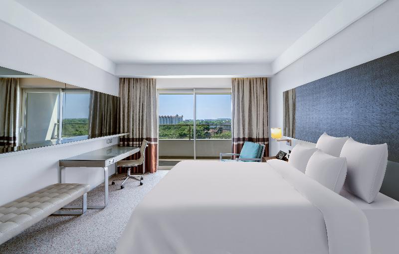 سوییت سوپریور با چشم‌انداز دریا, Rixos Premium Belek, The Land of Legends Access